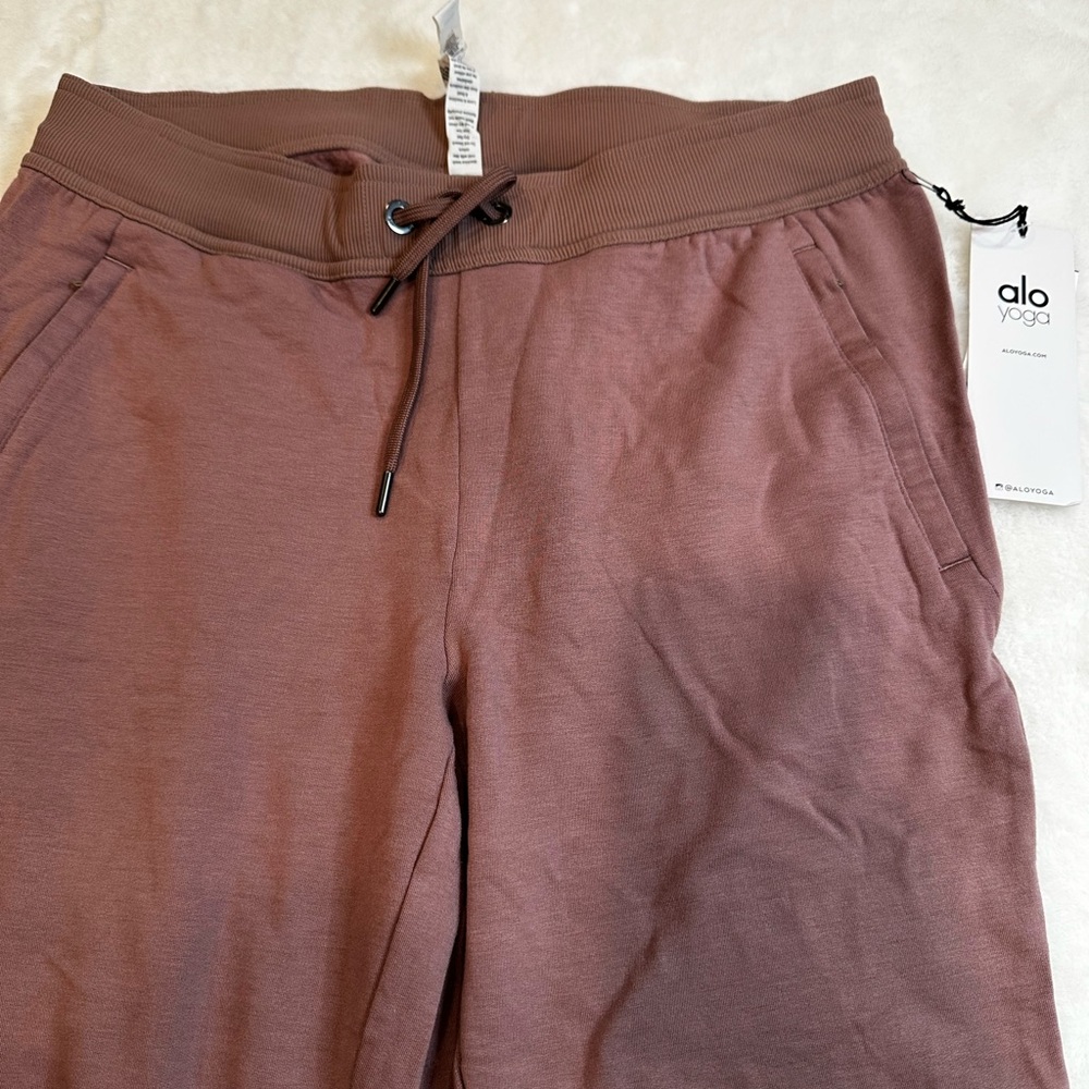 ALO Yoga Smoky Quartz Sweatpants - Picture 5 of 9
